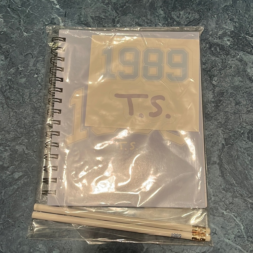 Taylor Swift 1989 Notebook Set